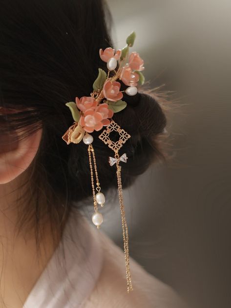 Peach Camellia Flower Hair Clip Material: Resin Peach Flower Size: 9 cm/3.54 inches + removable tassel is 12 cm/4.72inches -Tarnish-resistant and sweat-resistant -Hypoallergenic, made without lead, nickel, and cadmium About This Collection: The Jewelry Blossom Garden Society Flower Jewelry collection is filled with rom Bridesmaid Hair Accessories Flower, Dahlia Jewelry, Peach Accessories, Asian Hair Ornaments, Prairie Dresses, Dad Shoe, Peach Jewelry, Chic Home Design, Chinese Aesthetic