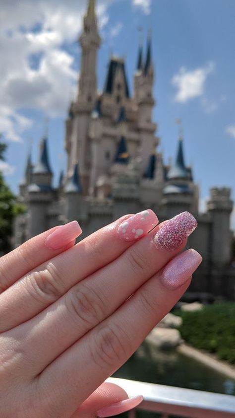 Minnie Mouse Nails Pink Acrylics, Pink Mickey Mouse Nails, Mickey Mouse Nails Pink, Minnie Mouse Nails Pink And Gold, Disney Nails Pink Minnie Mouse, Mickey Nails Pink, Disney Pink Nails, Disney Nails Glitter, Glitter Disney Nails