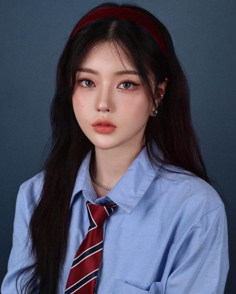 Grad Photos Makeup, Rpw Port Girl Aesthetic Korean, Yearbook Photoshoot, Korean Face, Grad Photoshoot, Korean Aesthetic, Photo Makeup, Love Hair, Best Face Products