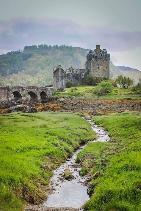 . Eilean Donan Castle, Scotland Landscape, Old Castle, Eilean Donan, Castle Scotland, Castles In Scotland, Skye Scotland, Scotland Castles, Abandoned Castles