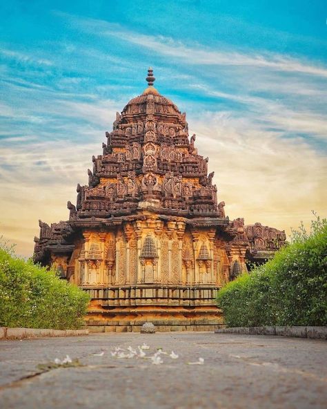 The Mallikarjuna temple, dedicated to the Hindu god Shiva, is in Basaralu, a small town in the Mandya district, Karnataka state, India. The temple was built by Harihara Dhannayaka around 1234 A.D. during the rule of the Hoysala Empire King Vira Narasimha II. This temple is protected as a monument of national importance by the Archaeological Survey of India. Temple Background For Editing, Thanjai Periya Kovil Wallpaper, Mallikarjuna Temple, Temple Png, Temple Background, Latest Background, Hoysala Architecture, Tourism Campaign, Wedding Backgrounds