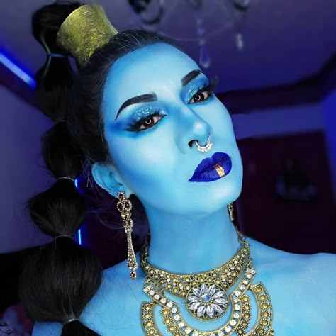 Maquillaje del genio de la lámpara Iago Aladdin Makeup, Genie Hairstyle, Genie Makeup, Aladdin Makeup, Body Painting Pictures, Princess Jasmine Party, Genie Costume, Teenage Halloween Costumes, Aladdin Jr