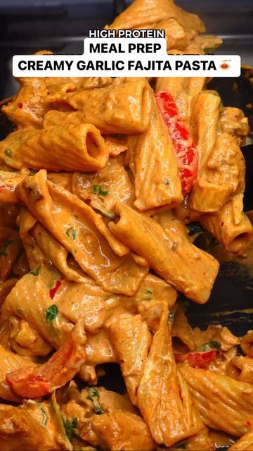 Protein Pasta Recipes, Fajita Pasta, Protein Meal Prep, High Protein Meal, Raw Chicken Breast, Protein Food, High Protein Meal Prep, Healthy Lunch Meal Prep, Cheap Healthy