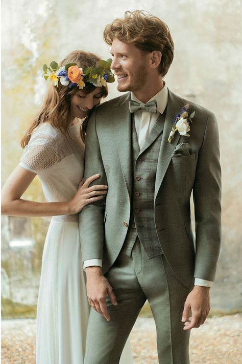 Groom Suit Summer, Wedding Little Details, Summer Groom, Vintage Wedding Suits, Wedding Suit Styles, Olive Green Suit, Wedding Suit Ideas, Green Wedding Suit, Olive Green Weddings