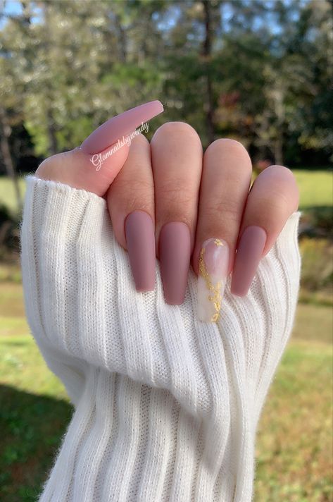 Vintage Mauve Nails, Mauve Almond Nails Design, Fall Nails 2023 Mauve, Nails Mauve Dusty Rose, Mauve Pink Nails Design, Nude Mauve Nails, Nail Ideas Mauve, Light Pink Fall Nails, Mauve Nails Acrylic