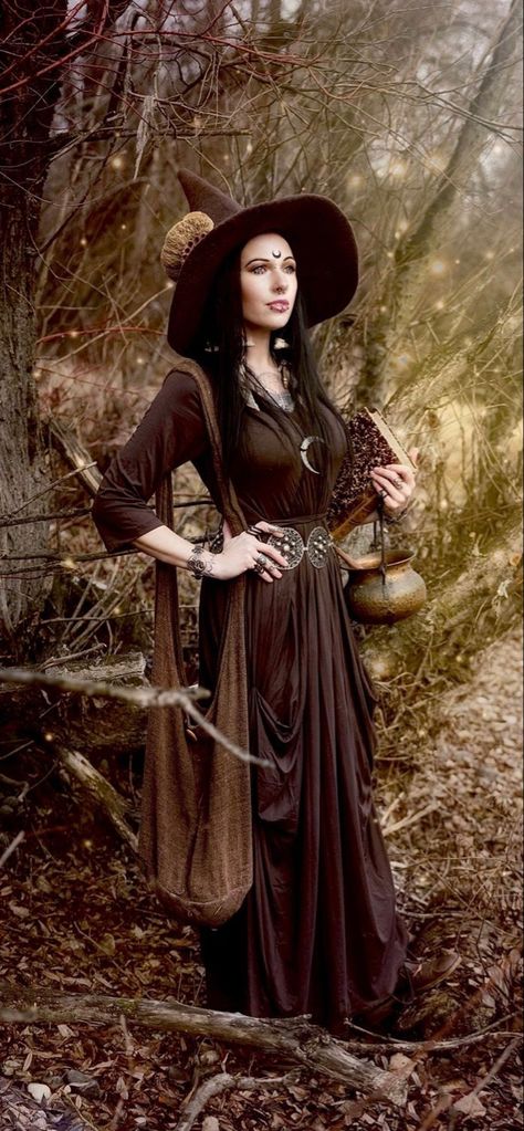 brown halloween Medieval Sorceress Costume, Brown Witch Costume, Midevil Witch Costumes, Brown Witch Aesthetic, Dark Witch Cosplay, Solar Witch Outfit, Witch Couples Costume Ideas, Wood Witch Costume, Viking Witch Costume Diy