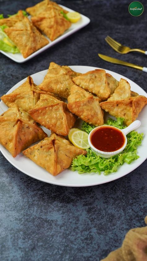 Samosa Photography, Iftar Recipe, Ramadan Recipes Iftar, Samosa Recipe, Iftar Recipes, How To Make Dough, Ramadan Recipes, Cooking For One, Photography Styling