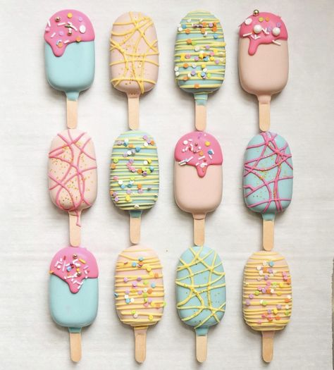 Popsicle Cake Pops, Dipped Desserts, Popsicle Cake, Pastel Desserts, Dipped Treats, Cake Popsicles, Alphabet Cake, Tools Cake, Mix Chocolate