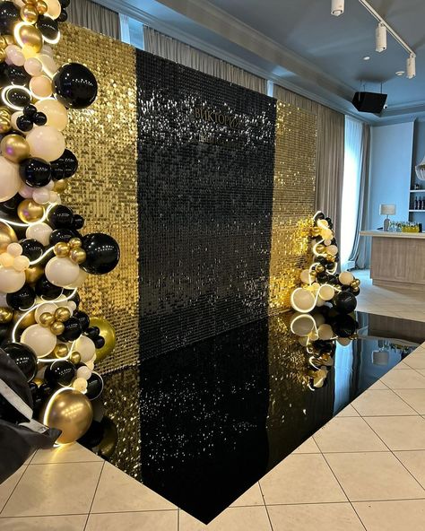 Gold Backdrop, Shower Balloons, Shimmer Wall, Angel And Devil, Backdrop Design, Stage Decorations, Gold Party, Baby Shower Balloons, Gold Shimmer