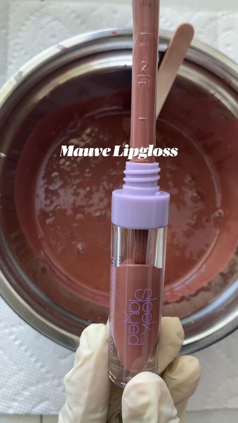 Lip Gloss Recipe, Lipstick For Dark Skin, Lip Gloss Homemade, Lip Gloss Cosmetics, Handmade Makeup, Diy Lip Gloss, Lip Gloss Collection, Small Business Inspiration, Lip Gloss Colors