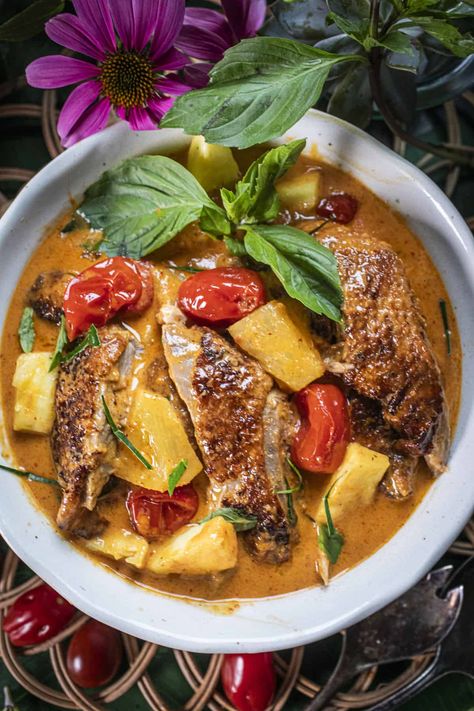 This delicious Thai roasted duck curry with pineapple combines tender roasted duck, spicy red curry, and sweet pineapple for a creamy and silky flavor explosion. It’s easy to whip up for a quick meal or a special dinner! #thaiduckcurry #redduckcurry #pineapplecurry #duckpineapplecurry #duckredcurry #roasteduckcurry #duckcurry Thai Duck Recipes, Curry With Pineapple, Vietnamese Curry, Red Duck Curry, Duck Curry, Red Thai Curry, Thai Recipes Authentic, Pineapple Curry, Pineapple Glaze