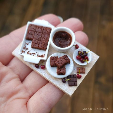 Some baking from my tiny kitchen Available on Sunday at 8pm NZST/9am BST/3am CDT . . . . . . #polymerclayfood #polymerclay #miniaturefood #brownies #chocolatecake #chocolate #miniature #mini #112thscale Miniture Food, Tiny Food, Clay Food, Tiny Kitchen, Clay Ideas, Miniature Food, Chocolate Cake, Brownies, Polymer Clay