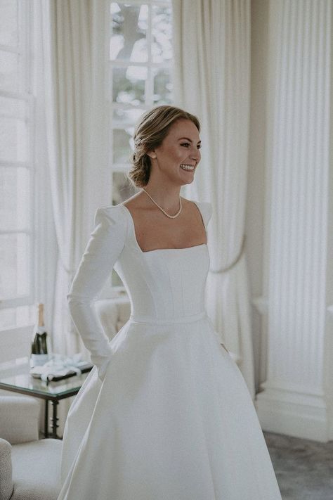 Pearl necklace wedding dress