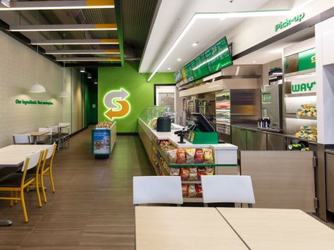 The new locations look a lot brighter than your typical Subway store. Subway Interior, Subway Store, Subway Restaurant, Snack Display, Subway Sandwich, Salad Box, Sleek Decor, Diner Restaurant, Bakery Design Interior