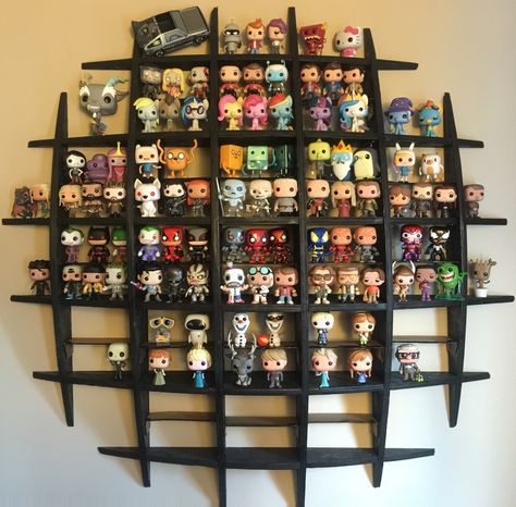 Love this collection, also the perfect shelf Funko Shelves, Funko Display Ideas, Funko Pop Display Ideas, Funko Pop Shelves, Funko Collection, Collectibles Display, Funko Pop Display, Geek Room, Nerd Room