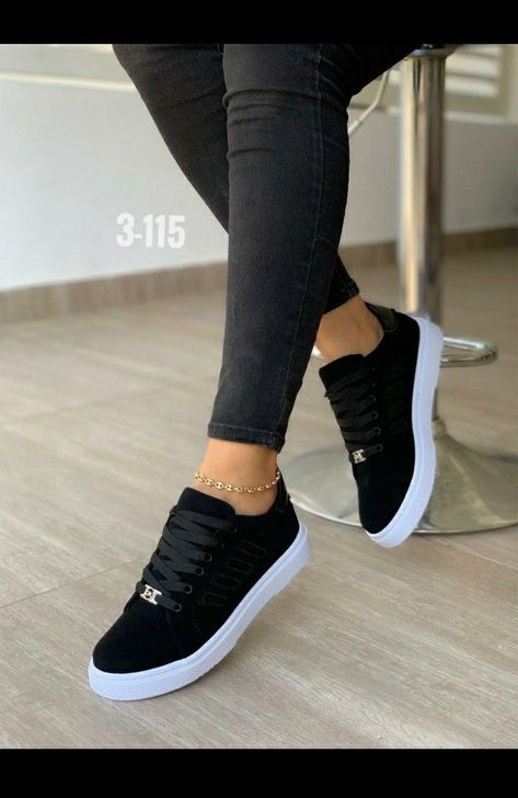 Shoes For Girls Stylish Sneakers, Nike Shoes Women Outfit Casual, Slippers Heels, Casual Shoes Women Sneakers, Nike Shoes Girls, Fashion Shoes Heels, Pretty Shoes Sneakers, Black Shoes Men, Nike Shoes Outfits