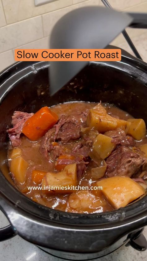 This is an easy dinner recipe doesn’t take long to prepare. The slow cooker does all of the heavy lifting so that dinner is ready when you are. Quick and easy dinners that are all in one pot are a dream during the week. This is perfect if uou need to meal prep and dump and go in the morning. Pot Roast is a hearty meal that your family will love. Enjoy a delicious slow cooker beef meal. It is bound to wow friends. Slow Cooker Pot Roast, Pot Roast Crock Pot Recipes, Cooking A Roast, Slow Cooker Stew, Slow Cooker Recipes Beef, Easy Crockpot Dinners, Slow Cooker Roast, Pot Roast Slow Cooker, Dinner Meal Prep