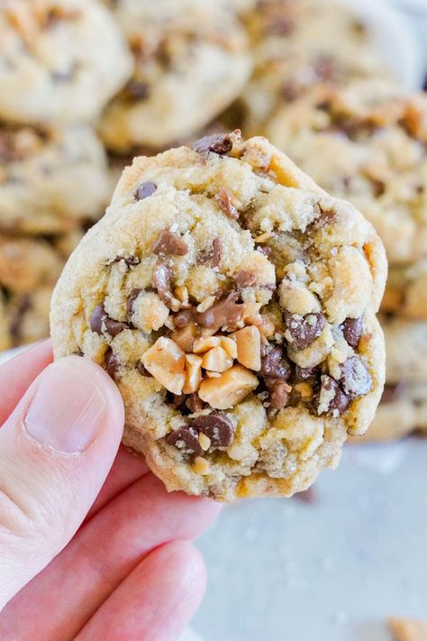 I love having recipes in my home that remind me of Grandma's house, so I adore making these Toffee Chocolate Chip Cookies. They are soft, chewy, and chocolatey with bits of toffee pieces in and on top of them. Chocolate Chip Toffee Cookies Recipes, Heath English Toffee Bits Recipes, Heath Cookies Recipes, Pretzel Toffee Cookies, Toffee Bits Cookie Recipe, Toffee Bits Recipe, Heath Cookies, Iphone Cookies, Toffee Chocolate Chip Cookies