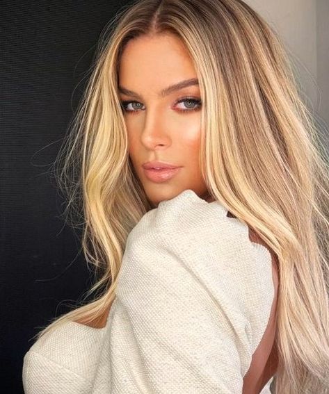 California Blonde Hair, Brown Lowlights, California Blonde, Pale Blonde Hair, Copper Blonde Hair Color, Colors For 2024, Blonde Hair Colors, Fashion Outfits Dresses, White Blonde Hair