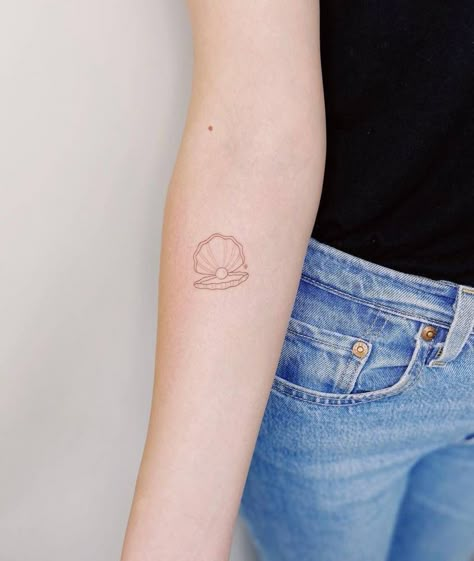 Pearl In A Shell Tattoo, Pearl Tattoo Minimalist, Oyster Tattoo Pearl Simple, Small Pearl Tattoo, Fine Line Pearl Tattoo, Seashell With Pearl Tattoo, Clam Shell With Pearl Tattoo, Mother Of Pearl Tattoo, Pearl Clam Tattoo