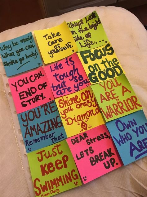 Notes To Give To Strangers, Notes To Cheer Someone Up, Sticky Notes For Studying, Kindness Sticky Notes, Inspirational Post It Notes, Positive Affirmation Sticky Notes, Sticky Notes On Mirror Self Love, Notes To Put On Your Mirror, Things To Write On Sticky Notes