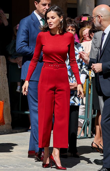 Red Trousers, Style Royal, Watch Photo, Royal Style, Weekly Outfits, Style Watch, Princess Victoria, Queen Letizia, Red Pants