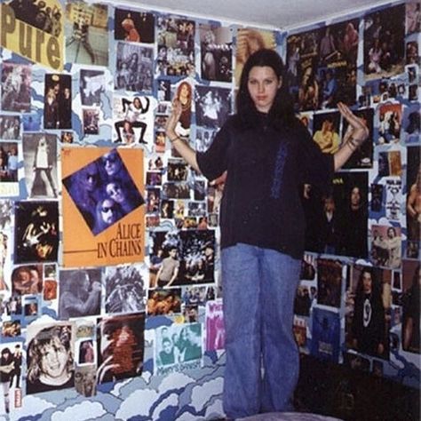 Y2K DAILY 🍒 on Instagram: “which slide would your 90s/00s room look like?” 00s Room, 90s Room, Room Grunge, Grunge Bedroom, Retro Room, Grunge Room, Room Deco, Indie Room, Aesthetic Rooms