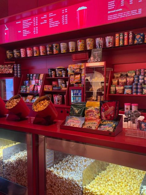 Playroom Sunroom, Makerspace Design, Aesthetic Cinema, Amc Movie Theater, Movie Theater Snacks, Movie Theater Aesthetic, Cinema Cafe, Cinema Popcorn, Cinema Aesthetic