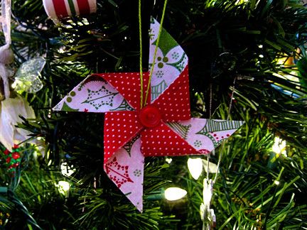 Sewn Christmas Ornaments, Quilting Digest, Christmas Fabric Crafts, Tutorial Origami, Quilted Christmas Ornaments, Fabric Ornaments, Christmas Ornaments Homemade, Fabric Christmas Ornaments, Christmas Quilts