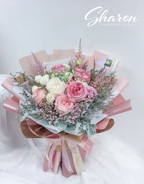 Flores Aesthetic, Bouquets Ideas, Graduation Bouquet, Bridal Bouquet Flowers, Bouquet Gift, Beautiful Bouquets, Flowers Bouquet Gift, Small Bouquet, Luxury Flowers