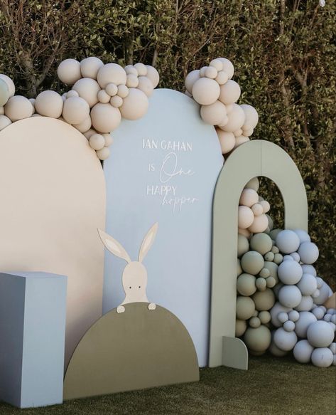 Rabbit Birthday Decorations, Bunny Rabbit Theme Birthday Party, Bunny Balloon Decorations, Petter Rabbit Birthday Party Decor, Peter The Rabbit Birthday Party, Peter Rabbit Birthday Theme, Peter Rabbit Backdrop, Peter Rabbit Birthday Party Decorations, Peter Rabbit First Birthday Boys