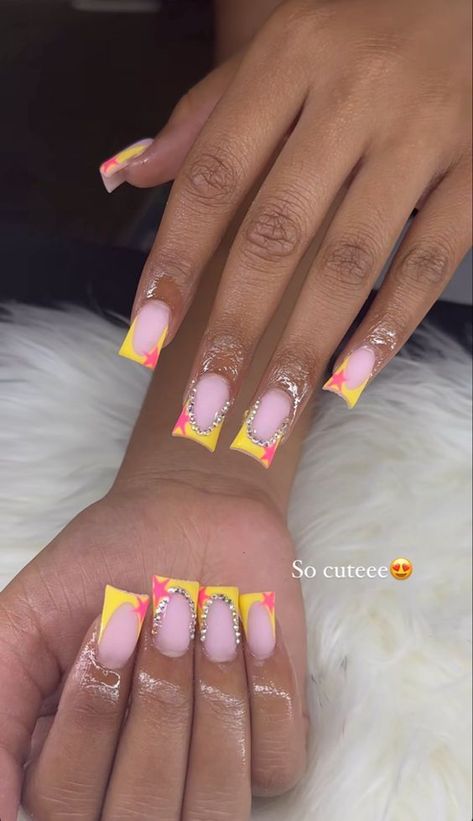 Hood Nails Designs, Duck Set Nails, Vacay Nails Black Women, Short Freestyle Nail Sets, All Different Nail Designs, Short Freestyle Nails With Charms, Short Square Acrylic Nails Valentines, Medium Junk Nails, Fried Chicken Meals