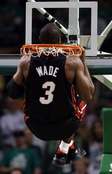 D Wade, Train Insane Or Remain The Same, Kobe Bryant Nba, Basketball Players Nba, Cool Nike Wallpapers, Basketball Photos, Nba Miami Heat, Kobe Bryant Wallpaper, Basketball Posters