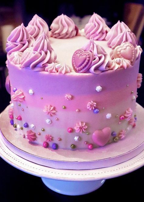 Pink And Purple Cake, Canon Eos M200, Purple Cakes Birthday, Candy Birthday Cakes, Purple Cake, Pastel Cakes, Girly Cakes, Creative Cake Decorating, Cake Decorating Frosting