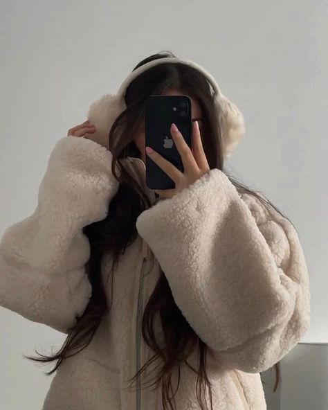 Stephany on Instagram: "🧸" Fluffy Coat Outfit, Fluffy Jacket Outfit, Teddy Jacket Outfit, Jacket Winter Outfit, H M Outfits, Fluffy Jacket, Fluffy Slippers, Fluffy Coat, Teddy Jacket