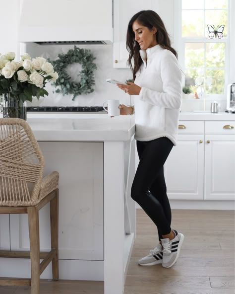 Sporty Leggings Outfit, Sports Mom Outfit, Athleta Outfits, Sherpa Half Zip, Outfits Leggins, Leggings Outfit Summer, Leggings Outfit Winter, Sporty Leggings, Look Legging