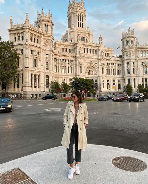 Laura Bruckner on Instagram: “MAD♥️” Madrid Photoshoot Ideas, Madrid Spain Photo Ideas, Madrid Pictures Ideas, Madrid Instagram Pictures, Madrid Photo Ideas, Summer In Madrid, Madrid Spain Aesthetic, Madrid Photography, Madrid Aesthetic