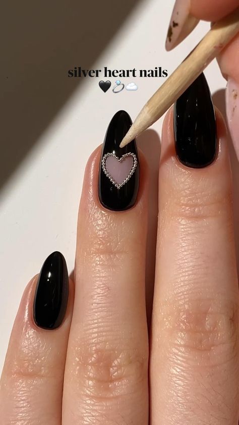 Black Heart Nails, Pointy Nail Designs, Plaid Nail Designs, Shiny Nails Designs, Quick Nail Art, Minimal Nails Art, Beauty Hacks Nails, Hello Nails, Spring Nail Designs