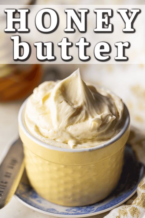 Whipped honey butter has the most incredible flavor! So good on cornbread, biscuits, corn on the cob, or any kind of homemade bread. Just 3 ingredients and it adds so much! Honey Butter Recipe For Cornbread, Butter For Cornbread, Whipped Honey Butter Recipe, Honey Flavors, Whipped Honey Butter, Easy Honey Butter, Sun Butter, Cornbread Biscuits, Homemade Honey Butter