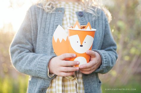 Fall Craft Ideas for Kids Forest Critters, Fall Crafts For Toddlers, Fall Sewing Projects, Fox Party, Crafts Simple, Preschool Crafts Fall, Fox Birthday, Fun Fall Crafts, Classroom Treats