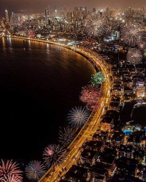 Fireworks display live at #marinedrive #Mumbai #CrackersWaliDiwali . Image: @zubermemon92 #Twitter . #Bollywood #DiwaliCelebrations . To be featured on #indianSpice tag us #spiceofi . Are you following us on #Instagram & #Twitter? Find us as #spiceofi #CrownTheBrown #news that matters to #SouthAfrica visit www.indianspice.co.za Diwali In Mumbai, Diwali Lights, Kerala Tourism, Fireworks Display, Train Journey, Explore Travel, Happy Diwali, Photography Skills, Photography Lovers