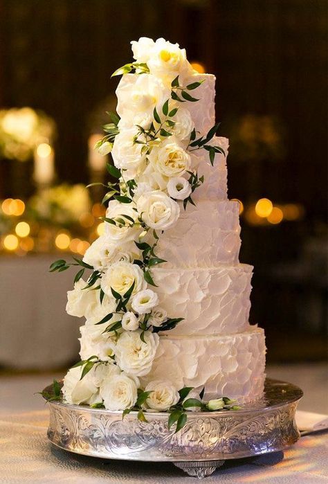 45 Simple, Elegant, Chic Wedding Cakes ❤ simple elegant chic wedding cakes cake with flower cascade Emilia Jane Photography #weddingforward #wedding #bride Flower Cascade, Wedding Cake Simple Elegant, Wedding Cake Centerpieces, Cakes Simple, Wedding Cake Options, Wedding Cake Pictures, Black Wedding Cakes, Fresh Flower Cake, Luxury Wedding Cake