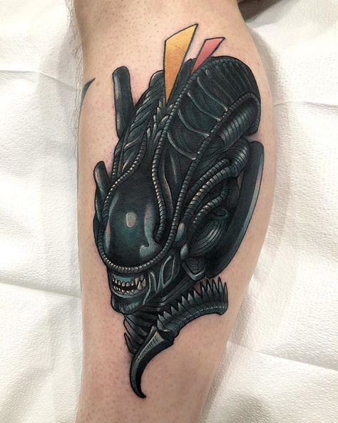 Xenomorph for Joe! Thank you so much! -Done using only @worldfamousink ! Scary Tattoo Designs, Gnarly Tattoos, Xenomorph Tattoo, Illustrative Tattoos, Face Hugger, Aesthetic Reference, Tattoo Leggings, Movie Tattoos, Scary Tattoos