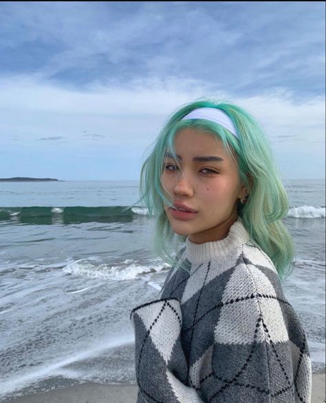 Hannah Kae, Pastel Green Hair, Hannah Kim, Mint Green Hair, Cabello Hair, Mint Hair, Baked Potato Soup, Yellow Hair, Hair Dye Colors