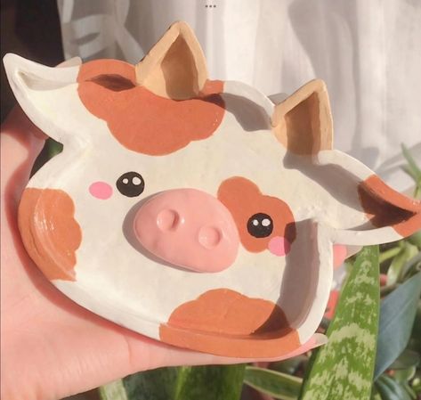 15 Creative Clay Tray Ideas - Renegade Handmade Clay Tray Ideas, Air Dry Clay Tray, Clay Trinket Tray, Air Dry Clay Coasters, Cow Clay, Clay Tray, Diy Pottery Painting, Diy Air Dry Clay, Air Dry Clay Projects