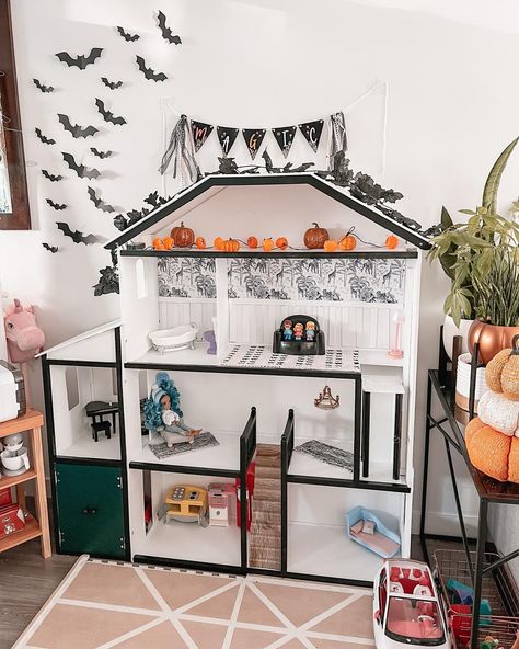 We are loving this spooky cute dollhouse DIY! 📸 @elizabethshimell DIY of our Majestic Mansion Dollhouse Lol Dollhouse Makeover, Kidkraft Dollhouse Makeover, Kidkraft Dollhouse, Cute Dollhouse, Dollhouse Makeover, Liv Dolls, Dollhouse Diy, Haunted Dollhouse, House Makeover