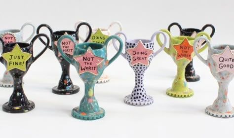 Clay Trophy, Play Clay, Garden Pottery, Pottery Crafts, Middle School Art, Ceramic Animals, Ceramics Ideas Pottery, Pen Art, Clay Ceramics