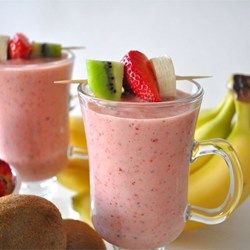 Kiwi Strawberry Smoothie Recipe Strawberry Kiwi Smoothie, Freezer Smoothie Packs, Breakfast Recipes Kids, Smoothie Recipes Strawberry, Kiwi Smoothie, Strawberry Kiwi, Strawberry Smoothie, Smoothie Shakes, Yummy Smoothies