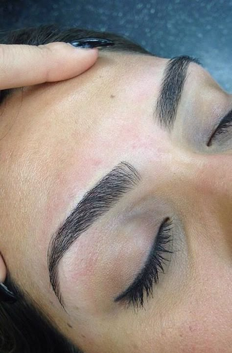 Eyebrow Tutorial Shaping, Eyebrows Done, Mircoblading Eyebrows, Eyebrows Goals, Permanente Make-up, Perfect Eyebrow Shape, Plucking Eyebrows, Thin Eyebrows, Permanent Makeup Eyebrows