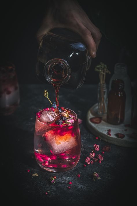 Restaurant Food Photography Inspiration, Creative Food Photography Inspiration, Bartenders Photography, Commercial Ideas, Creative Food Photography, Food Shoot, Professional Food Photography, Dark Food, Mint Juleps